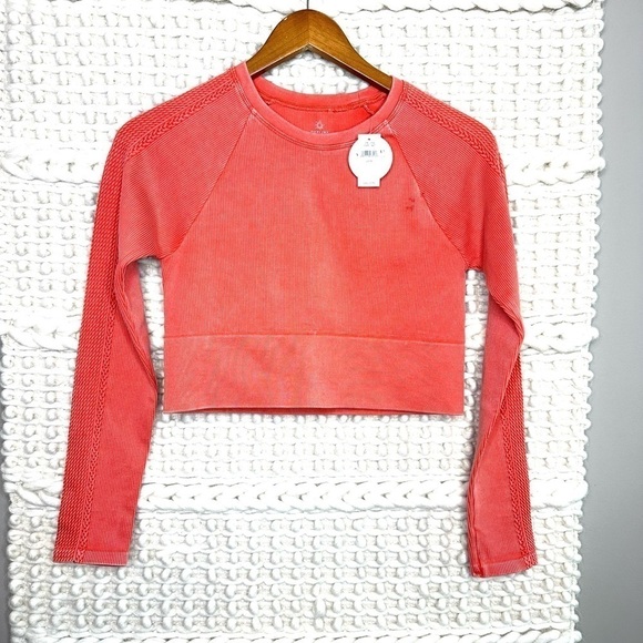 Aerie Offline Big Chill Seamless Long Sleeve Crop Shirt - Picture 5 of 8